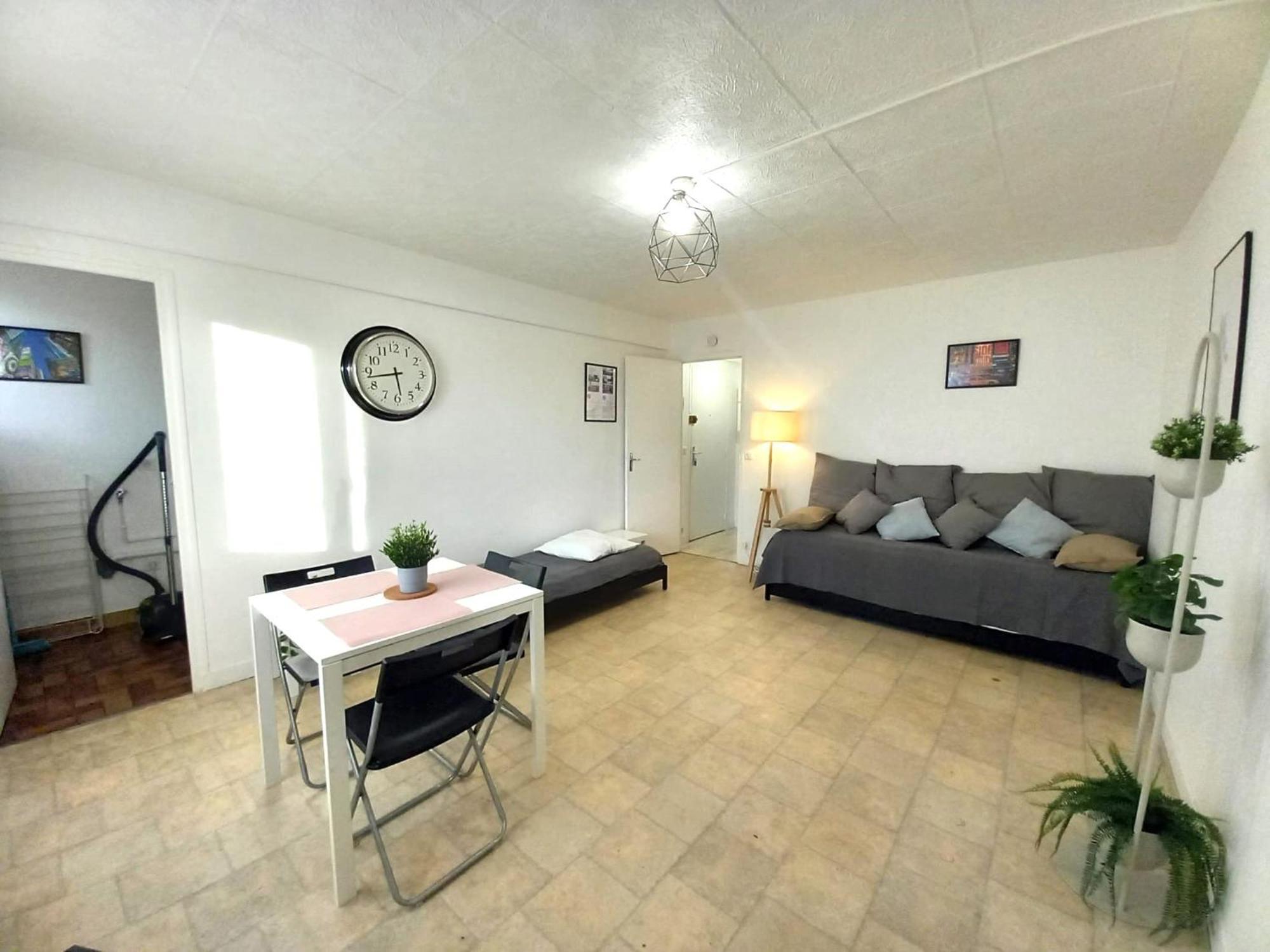 St-Quentin-En-Yvelines Plusieurs Appartements Avec Parking Trappes Exterior photo