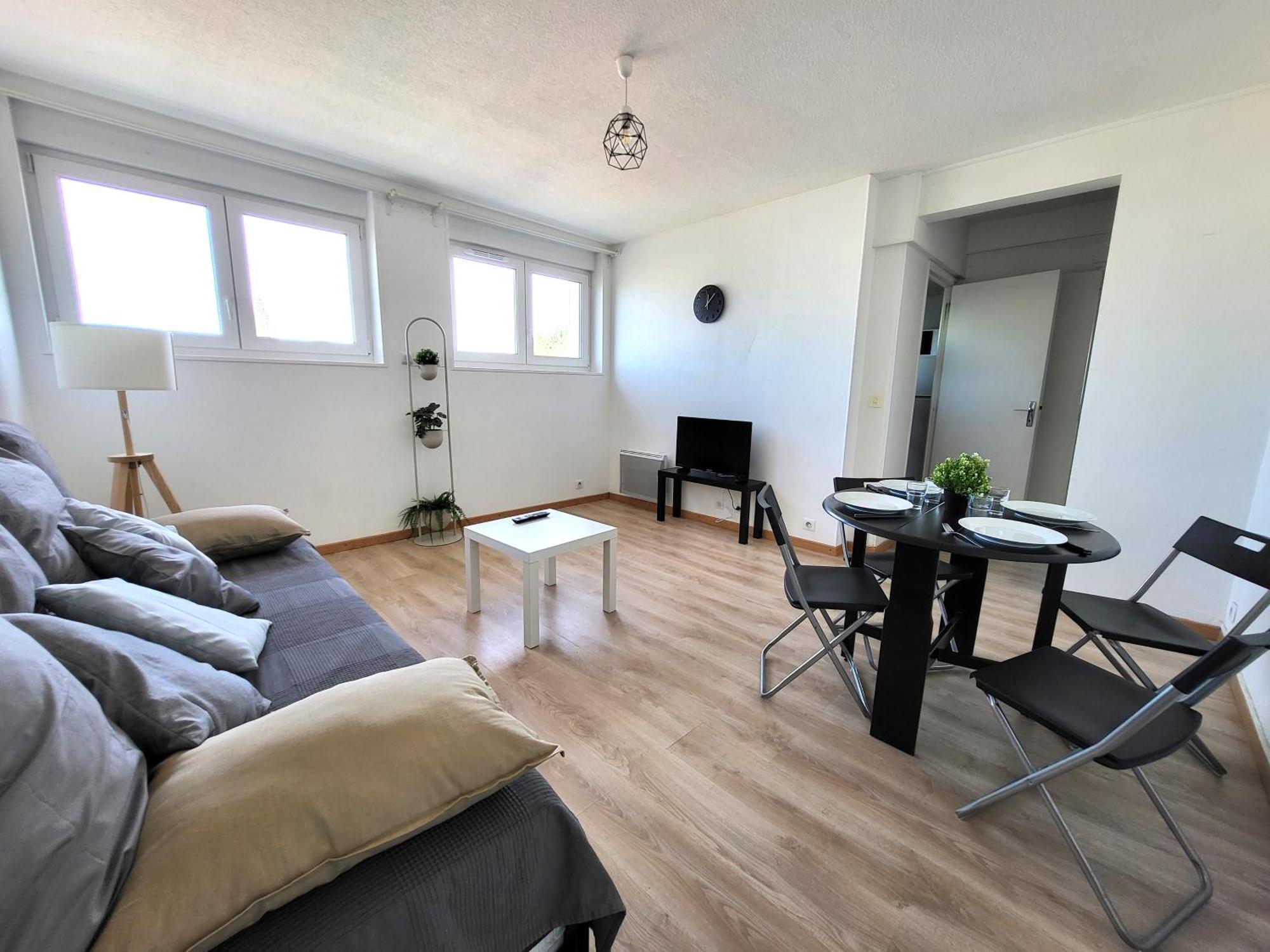 St-Quentin-En-Yvelines Plusieurs Appartements Avec Parking Trappes Exterior photo